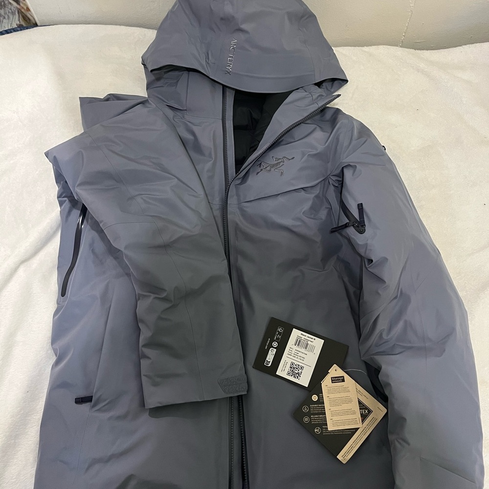Brand new Arc’Teryx Jacket. Brand new withh tags.